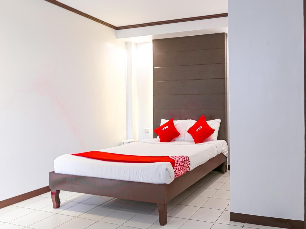 Oyo 759 Royal South Garden Suites Tagaytay City Buitenkant foto
