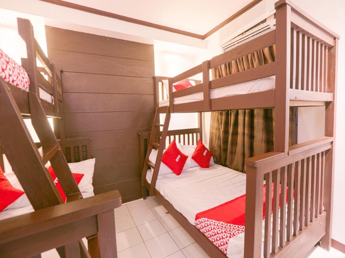 Oyo 759 Royal South Garden Suites Tagaytay City Buitenkant foto