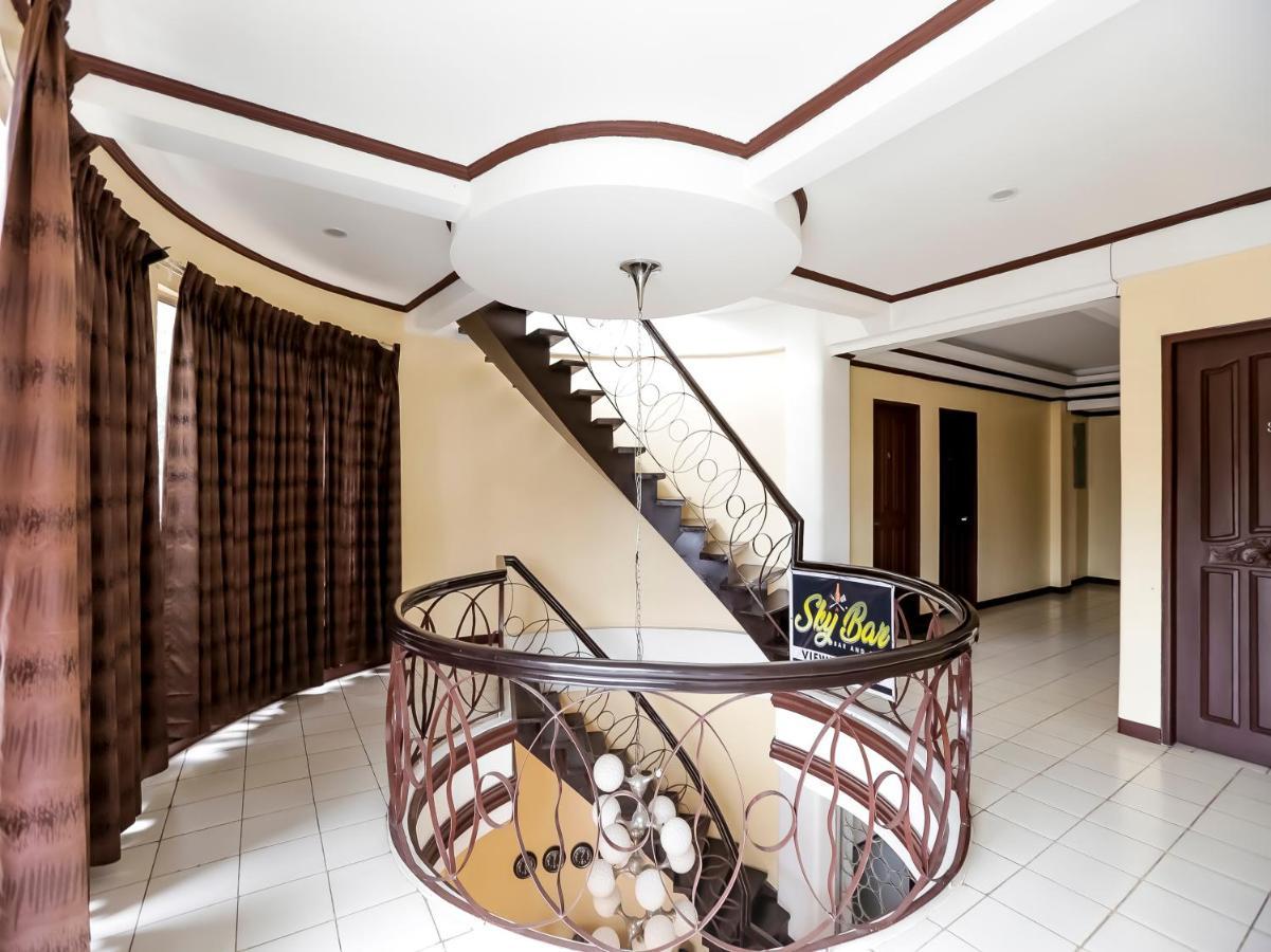 Oyo 759 Royal South Garden Suites Tagaytay City Buitenkant foto