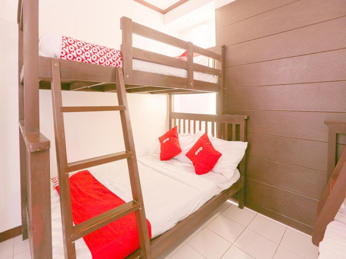 Oyo 759 Royal South Garden Suites Tagaytay City Buitenkant foto