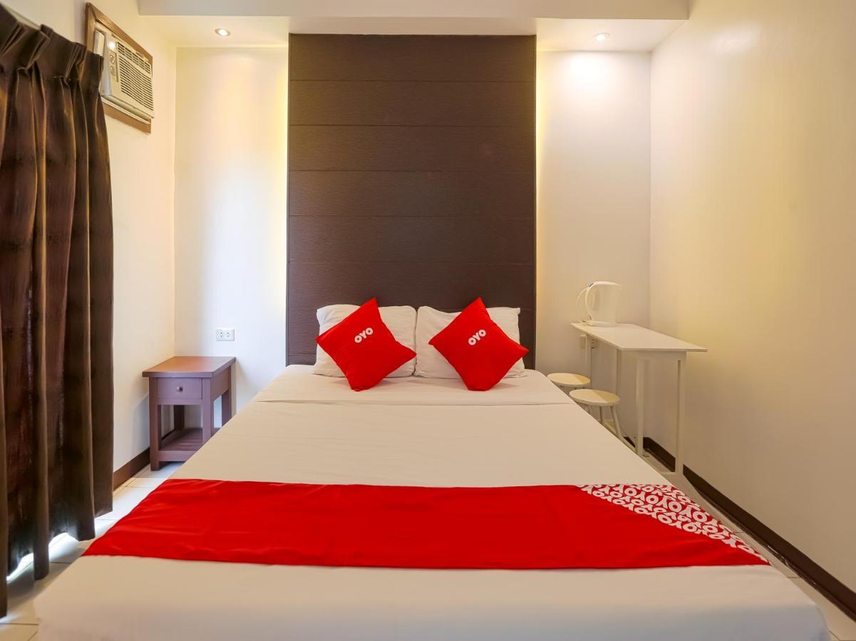 Oyo 759 Royal South Garden Suites Tagaytay City Buitenkant foto