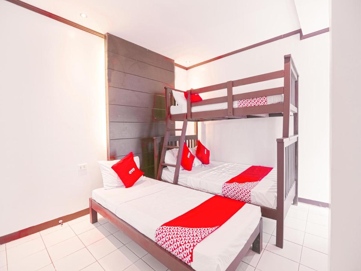 Oyo 759 Royal South Garden Suites Tagaytay City Buitenkant foto