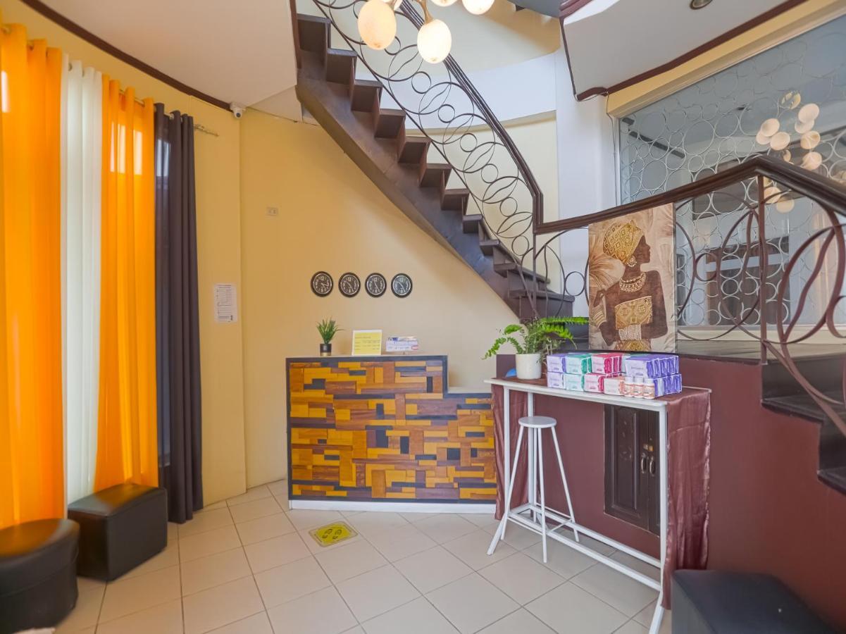 Oyo 759 Royal South Garden Suites Tagaytay City Buitenkant foto