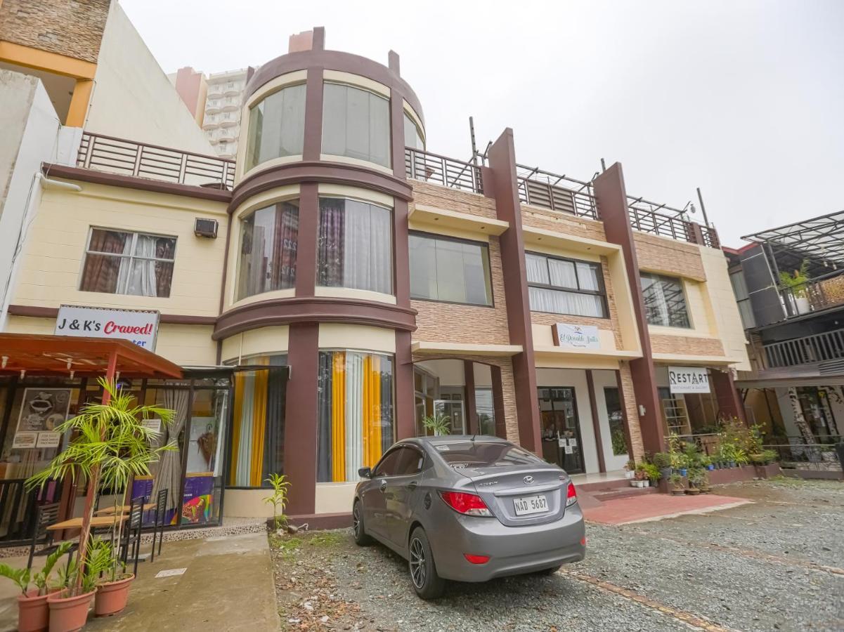 Oyo 759 Royal South Garden Suites Tagaytay City Buitenkant foto